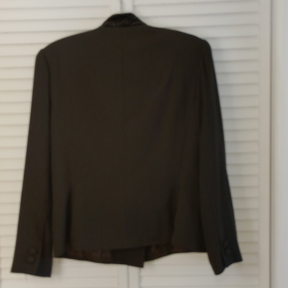 Kasper Green/Black Double Breast Suit with Animal Print Collar - Picture 3 of 9